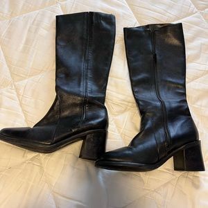 Womens black leather naturalized boots size 8m